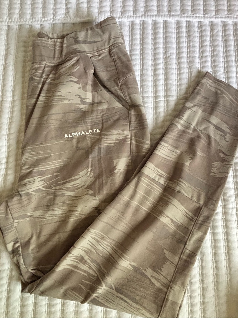 Alphalete Men’s Tan Camo Joggers Size M for men